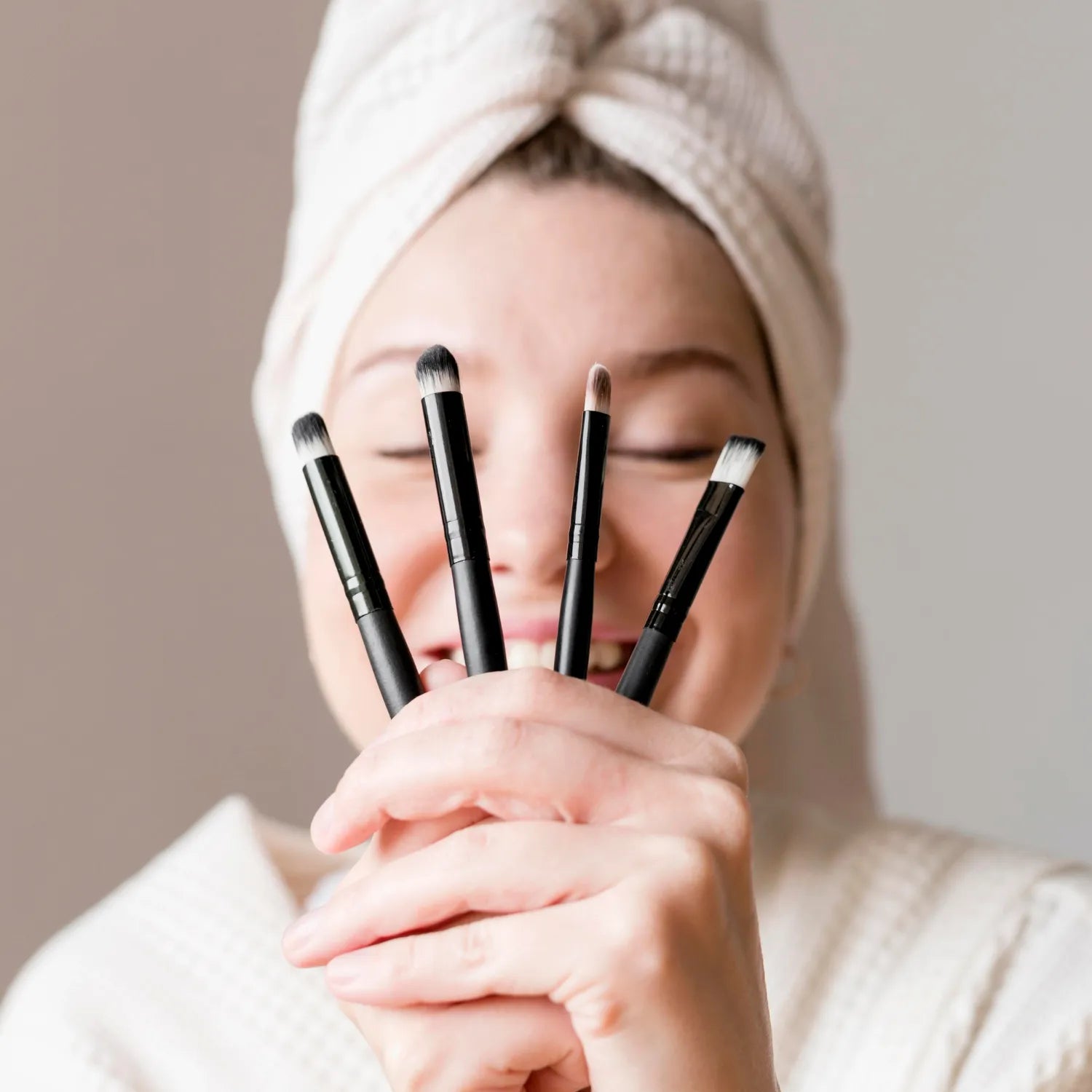 Which cosmetics to use for thick and healthy eyebrows?